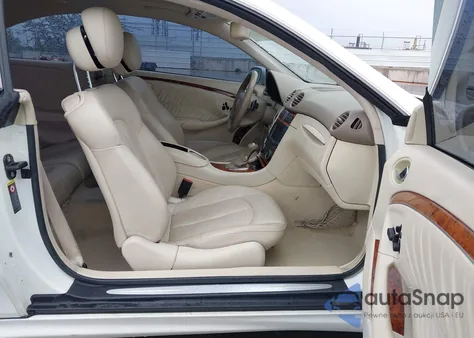 2009 Mercedes-Benz Clk 550 z USA, uszkodzony, nr VIN WDBTJ72H29F266067